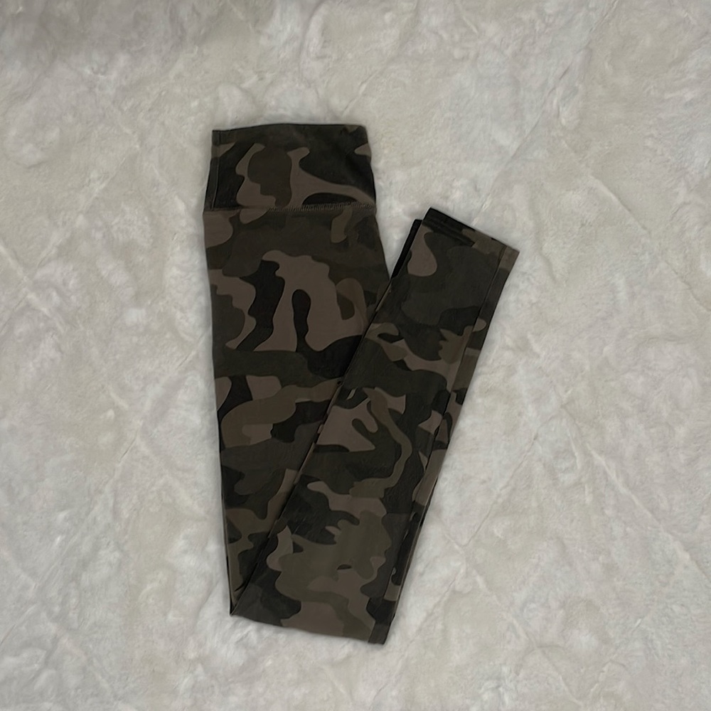 Green camo leggings women’s size small, Wild Fable brand